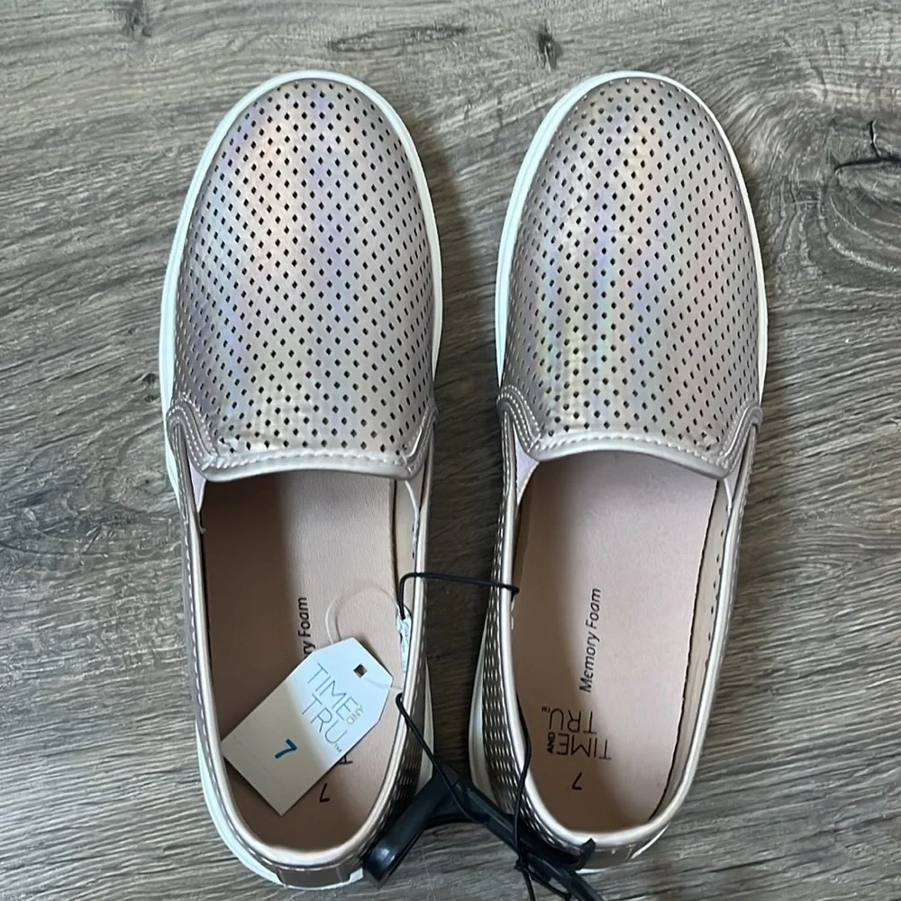 Rose gold Slip-On Loafers. - Picture 4 of 4